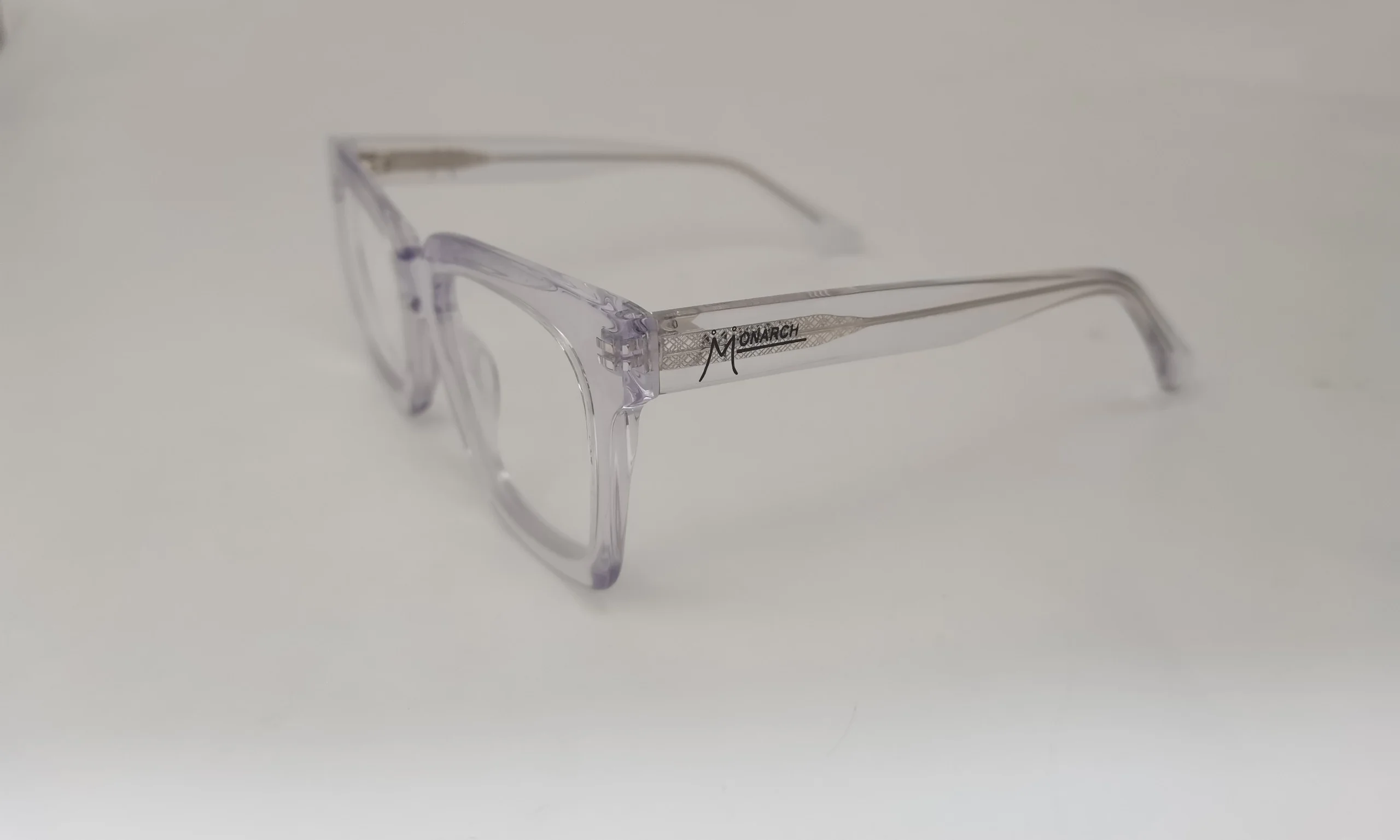 transparent frame glasses side